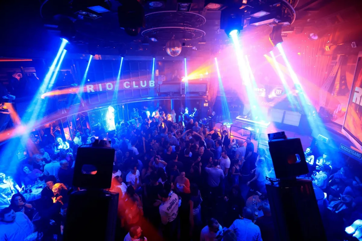 Overzicht van de dansvloer in Rio Club