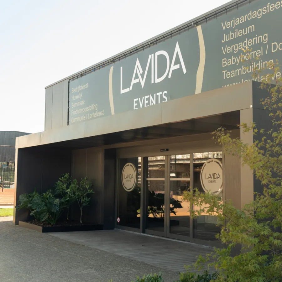 Ingang van La Vida Events in Lier, zijkant