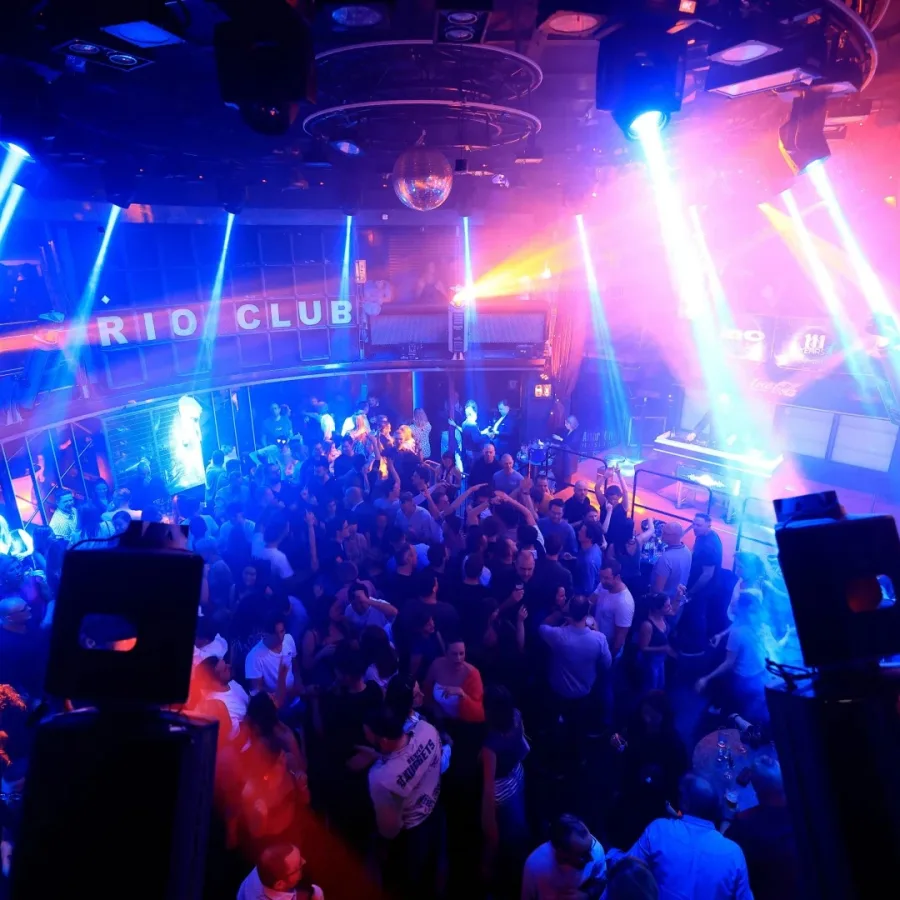 Overzicht van de dansvloer in Rio Club